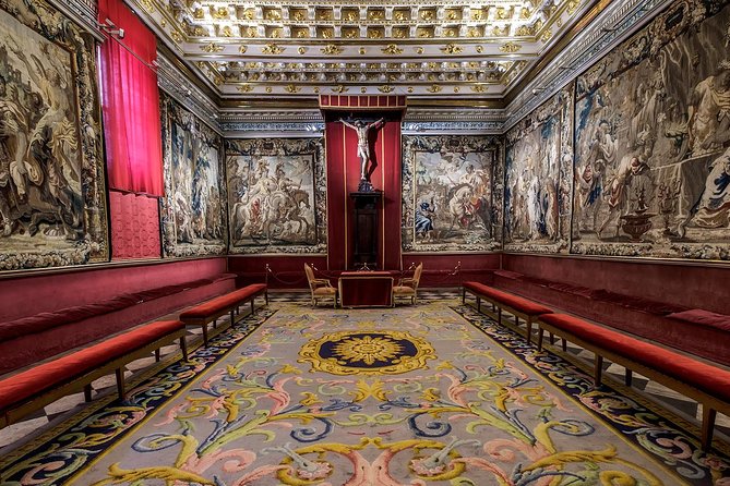 Skip the Line Admission Ticket to Cathedral of Segovia - The small religious-art museum: Mudéjar ceiling plus rare manuscripts