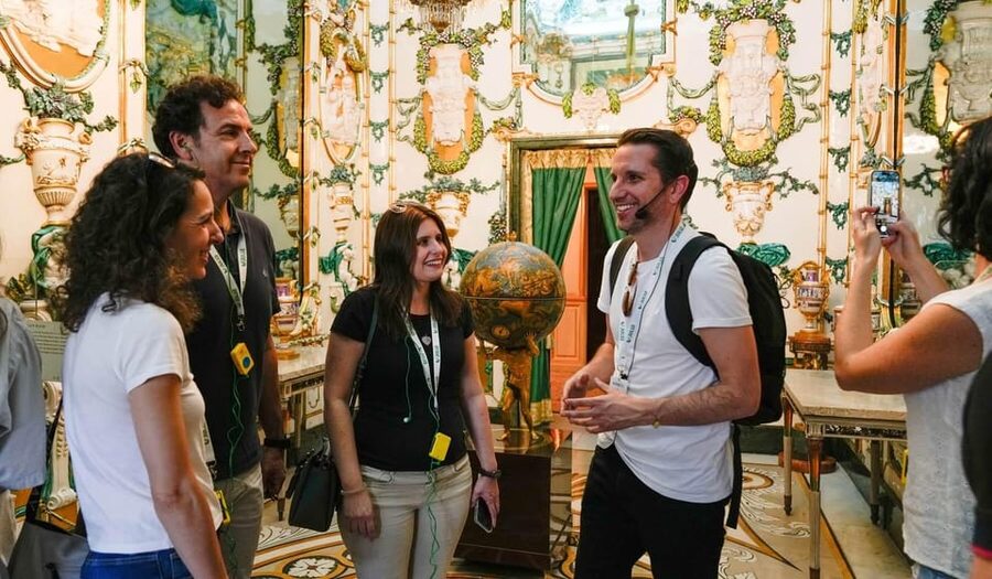 "Skip the line" Royal Palace + Prado Museum - Radio headsets: great when they work