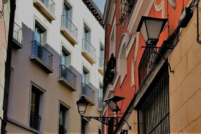 Surfing Madrid: From the Palace to the Tavern Private Tour - La Latina quarter: narrow lanes, older Madrid energy