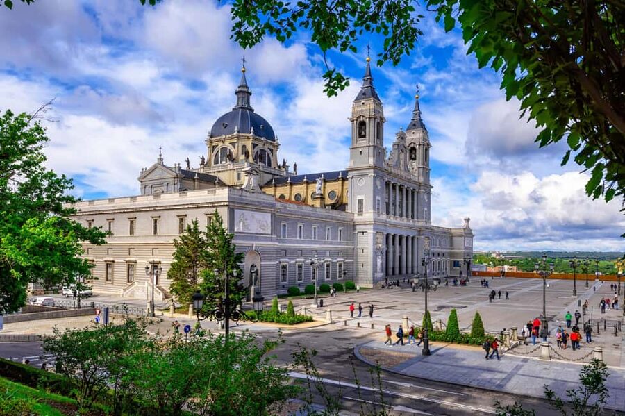The Most Complete Tour of Madrid: Austrias, Cathedral, Palace - Local Guides - Walking Madrid from the Austrias era to Bernabéu