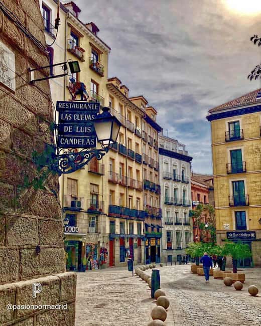 The Most Complete Tour of Madrid: Austrias, Cathedral, Palace - Local Guides - Calle de la Sal: Posada del Peine and the watchmaker vibe
