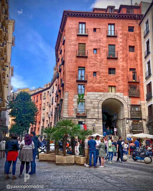 The Most Complete Tour of Madrid: Austrias, Cathedral, Palace - Local Guides - Luis Candelas, Casa Botín, and Mercado San Miguel