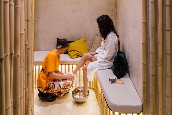 To sweat Madrid toxins in Hammam and enjoy the best couple massage downtown - Entering the Hammam: Eucalyptus or Lavender Steam