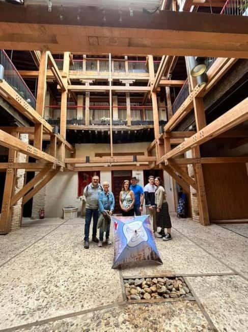 Toledo al Completo con Patio-Casa Palacio ⭐⭐⭐⭐⭐ - Meeting at Calle Armas 3 and spotting the guide fast