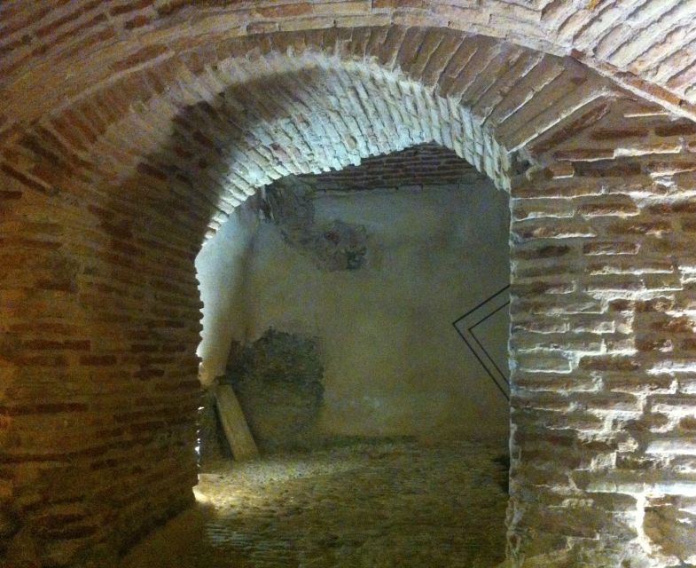 Toledo: Ancient Underground City Tour in Spanish - Salvador’s Well: 11th-century mosque water, then a Christian-era setting