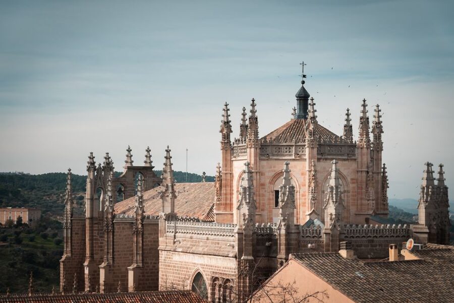 Toledo: Guided Monument Walking Tour with Wristband Pass - Santa María la Blanca: step inside the Old Synagogue of Toledo