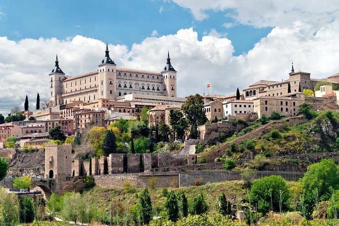 Toledo Half Day Tour with Cathedral, St Tome Church & Synagoge - Toledo Cathedral (Catedral Primada): big, but built on purpose