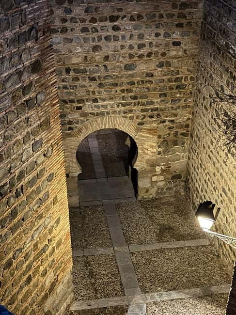 Toledo Mágico, the original night tour: mystery, curiosities, and secrets. - The Underground Passage: The Included Surprise Part
