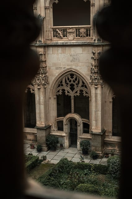 Toledo: Monumentos esenciales: Alcazar, Catedral, Sinagoga - San Juan de los Reyes: late Gothic and symbolic gargoyles