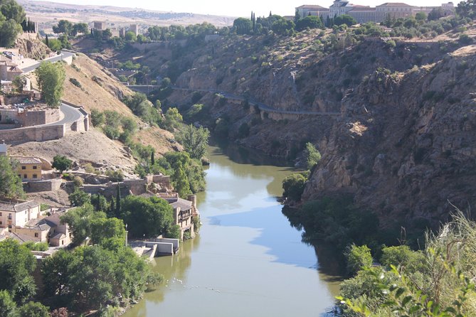 Toledo Private Half Day Tour Cathedral Santo Tome and Synagoge - Panoramic city tour: the views that help you read Toledo later