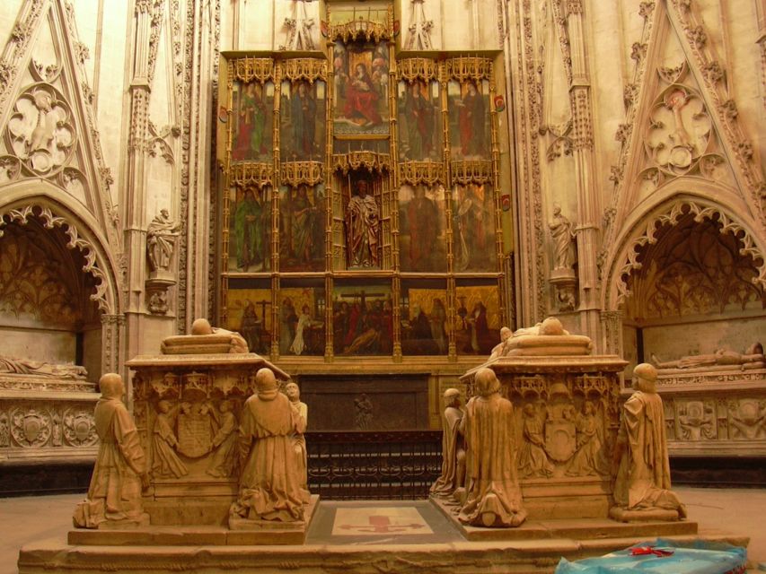 Toledo: Private Monuments Walking Tour with Monument Entry - Toledo’s faith mix: what the guide ties together on the streets