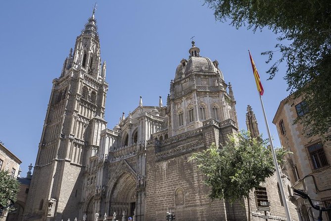 Toledo Private Tour from Madrid with Hotel Pick up and Drop off - Alcázar of Toledo: fortification vibes with optional ticket time
