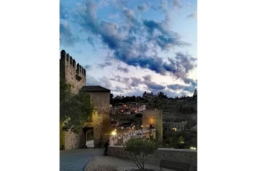 Toledo: Private Walking Tour with a Local Guide - Toledo on foot: the smart way to start at Plaza de Zocodover