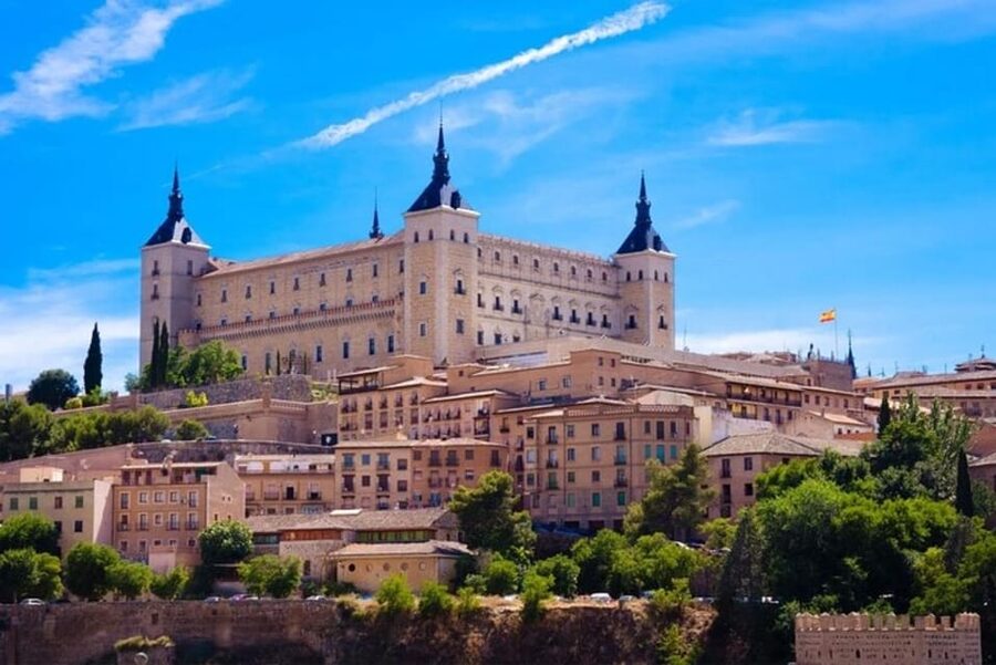 Toledo : Private Walking Tour with a Pro guide - Plaza de Zocodover start: your fast Toledo orientation