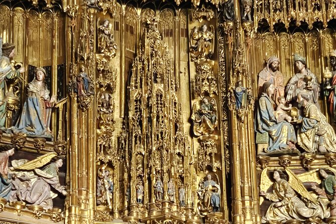 Toledo’s Highlights in English – Guided Tour & Cathedral Visit - Plaza de Zocodover: Where Toledo’s Story Starts