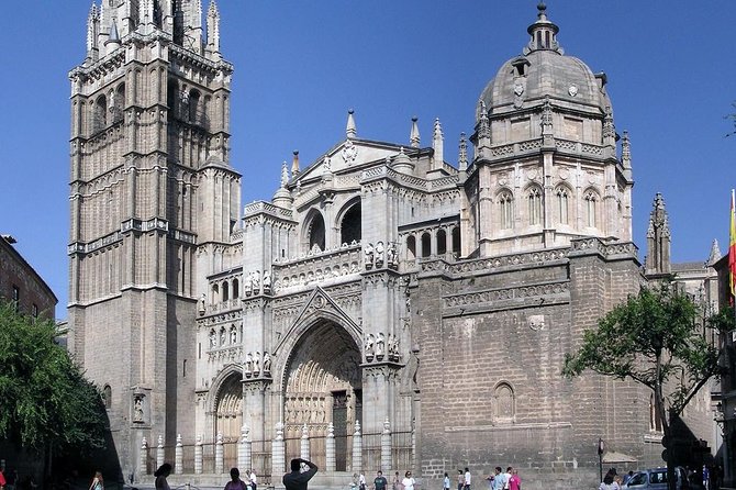 Toledo Tour from Madrid: Cathedral, Synagogue & St. Tome's Church - Enter Toledo through its wall history and gates