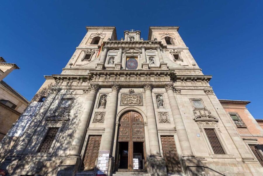 Toledo: Tourist Bracelet with Entry to 7 Attractions - Synagogue of Santa María la Blanca: a powerful contrast to nearby churches