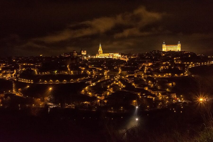 Toledo: Una Mágica noche Toledana - Language, guide style, and group pace