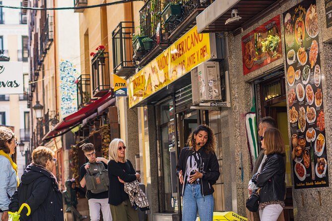 Tour "Barrio de las Letras" Spanish Golden Age - Calle de la Cruz and the trampantojo that plays with your eyes