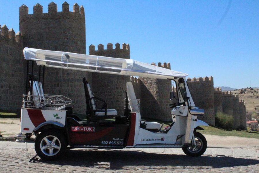 Tour Guiado En Tuk Tuk Recorre Avila De La Forma Mas Comoda - A fast, flexible way to get oriented in Ávila