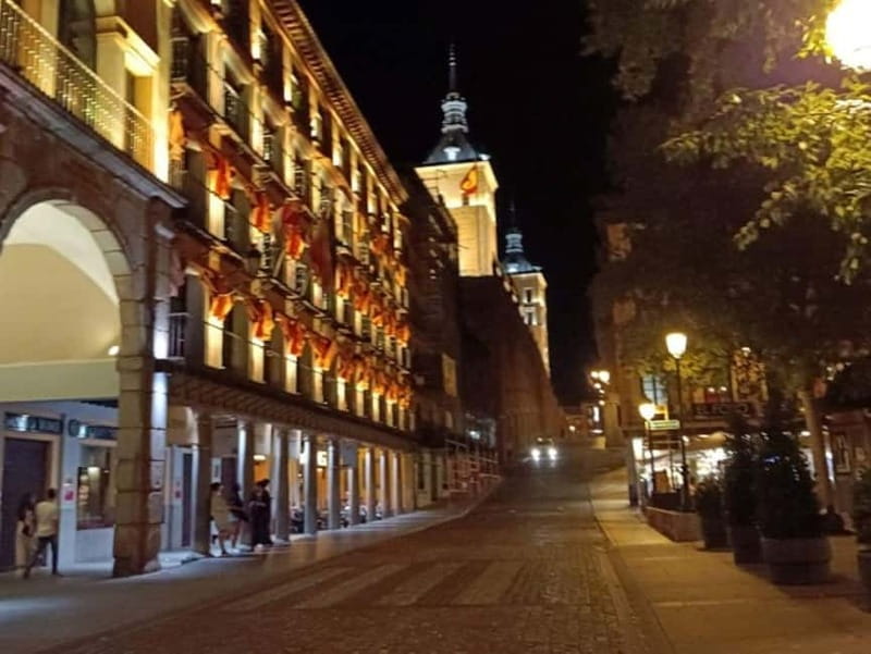 Tour Nocturno de Leyendas y Misterios con Subterráneo - Why Toledo Legends Make More Sense at Night