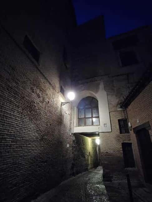 Tour Nocturno de Leyendas y Misterios con Subterráneo - Plaza Zocodover to the Descent: Where Old Power Played Out