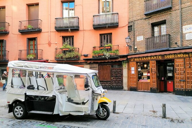 Tour of Castizo Madrid with a private guide in a yellow Tuk-Tuk - Puerta de Alcalá: one gate, five royal gates worth knowing