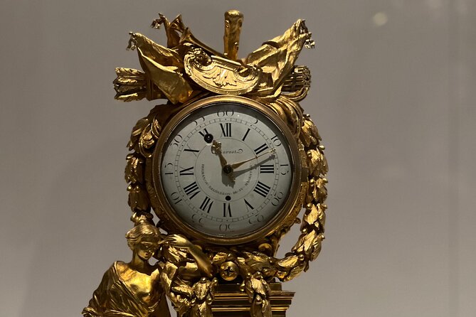 Tour of the Royal Collections of Madrid small group and skip the line - Getting to Plaza de la Armería and starting on time
