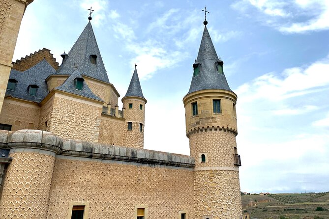 Tour Segovia and La Granja de San Ildefonso from Madrid - La Judería walk: streets that keep the memory