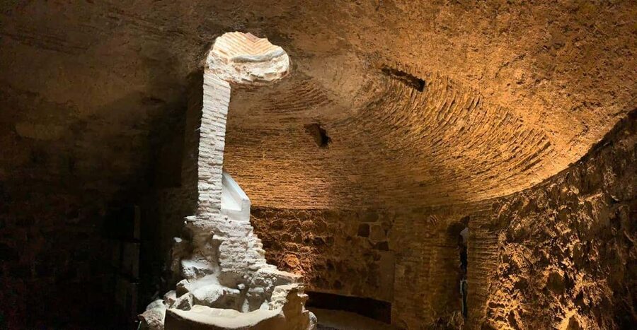 Tour Toledo Subterráneo: Descubre la Historia Oculta - Pl. Colegio Infantes, 13: the 15th-century palace feeling