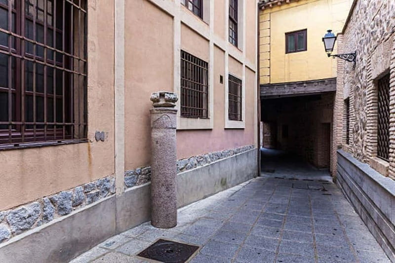 TOUR TRES CULTURAS - The Jewish Quarter Walk: Quiet Streets with Big Meaning
