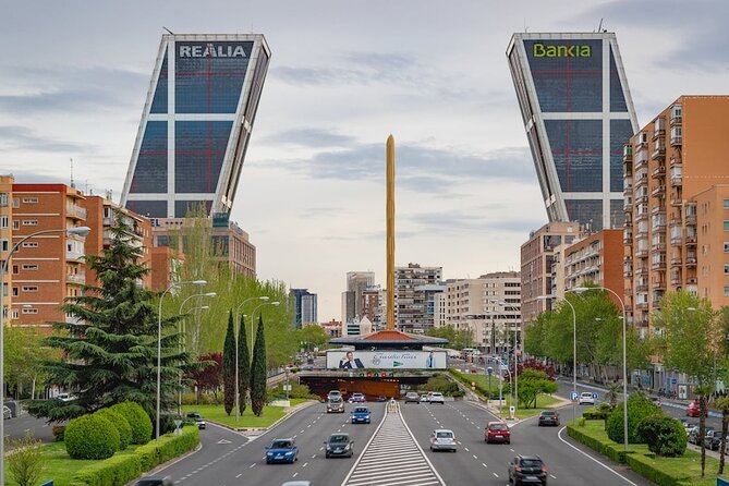 Tuk Tuk Tour Madrid 90 mins - Guides Make the Difference: What You’ll Notice