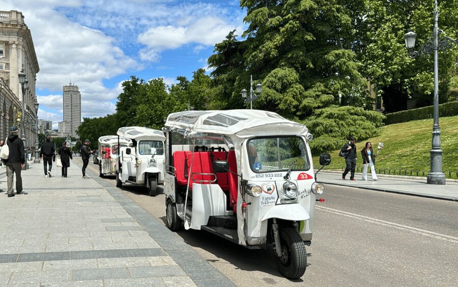 Tuk Tuk Tour with Wine Test in Madrid - Private group up to 4: worth it for comfort and conversation