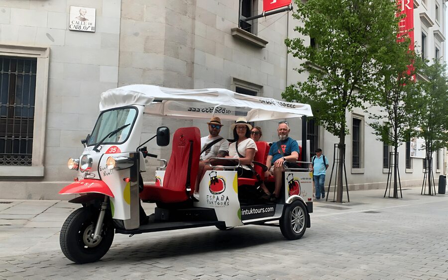 Tuk Tuk Tour with Wine Test in Madrid - Price and value: what $125 per group buys you