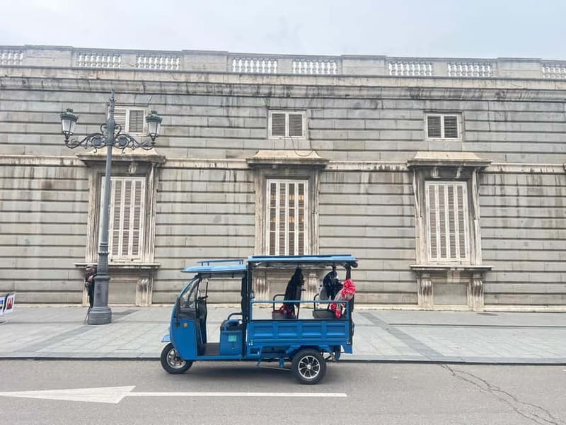 Tuktuk historical tour of Madrid 1 Hr in a fun and original way - Where you start in Centro and how the pickup shapes the whole day