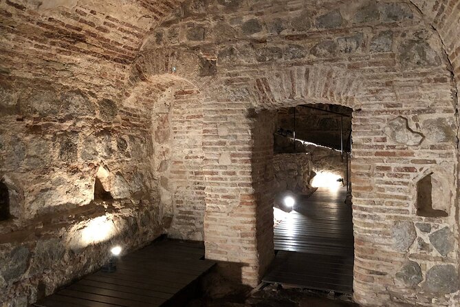 Underground Toledo Private Walking Tour with Official Local Guide - Las Termas Romanas: The 2nd-Century Thermal Complex Feeling Massive Under Squares
