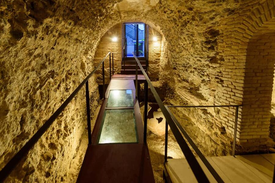 Underground Toledo: Roman baths, dungeons, and secrets beneath the city - Pozo del Salvador: a medieval vaulted cellar you can picture