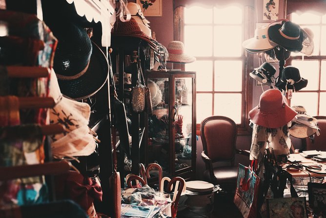 Vintage Fashion Walk with a Stylist - Quick takeaways before you go