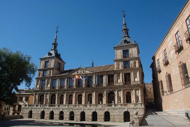 Visit Toledo with an accredited Official guide - Plaza de Zocodover: start at the city’s meeting point