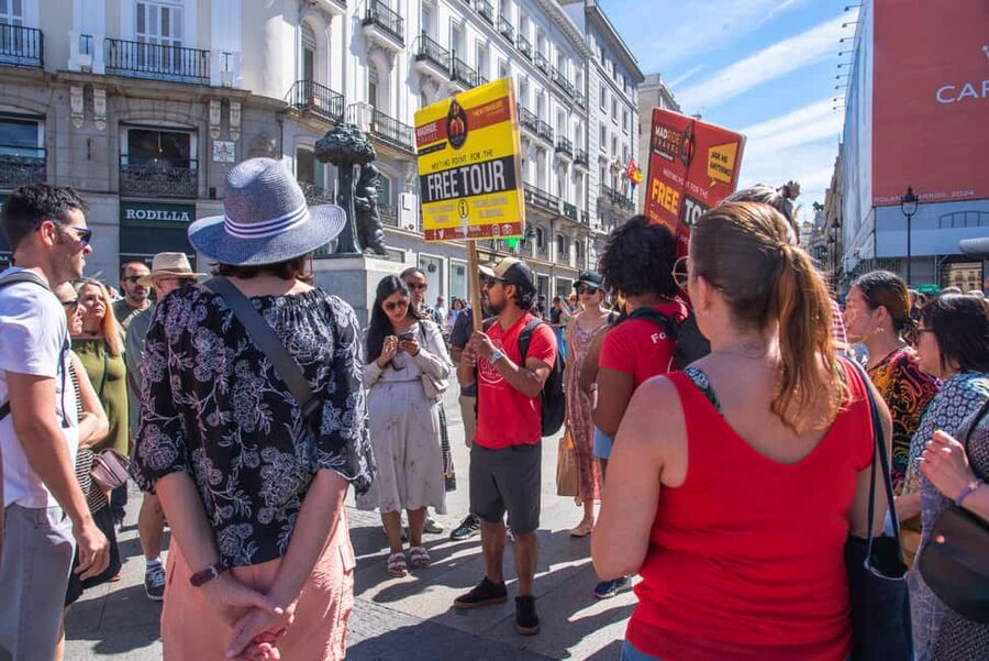 Walking Tour Madrid +Pintxo +Drink - Getting Oriented at Puerta del Sol and Oso y el Madroño
