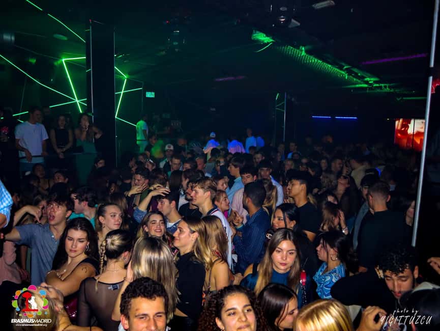 Wild Night Pub Crawl: Free Shots, Games & VIP Club Entry! - Your 3.5-hour flow: guided stops, then club hopping