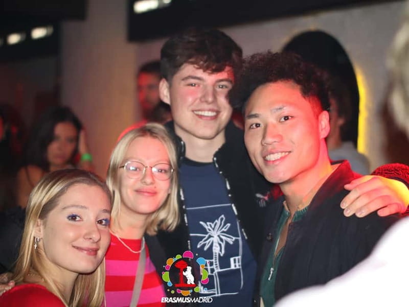 Wild Night Pub Crawl: Free Shots, Games & VIP Club Entry! - Free beer, welcome shots, and party games that make strangers talk