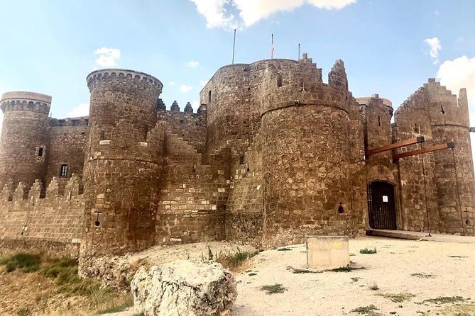 Windmills of Don Quixote Wine Tour & Tasting from Madrid - Windmills and castle: the photo hour that feels like a movie set